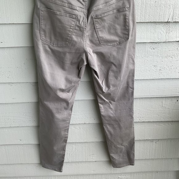 UNIVERSAL THREAD HIGH RISE JEANS - Picture 4 of 4